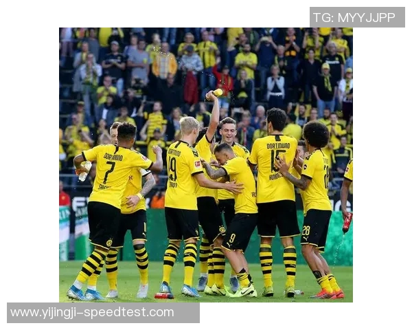 欧冠激战：多特蒙德与巴黎圣日耳曼1比1平局乌龙球引发全场狂欢