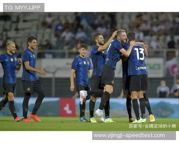 友谊赛精彩对决AC米兰与巴黎圣日耳曼战成平局引发全场热烈反响