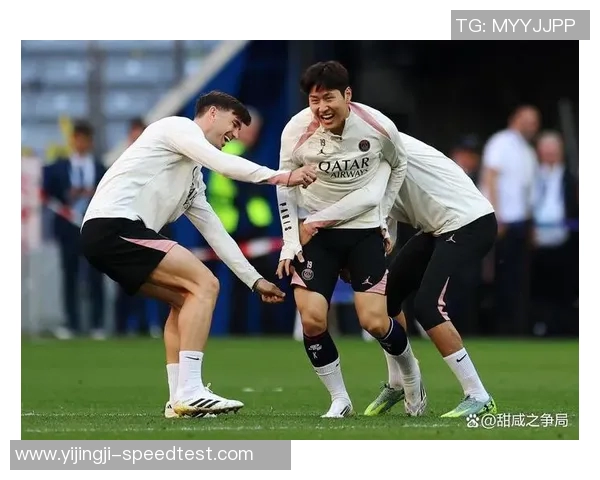 中超激战巴黎圣日耳曼逆转里昂补时绝杀引发全场狂欢 中超激战巴黎圣日耳曼逆转里昂补时绝杀引发全场狂欢